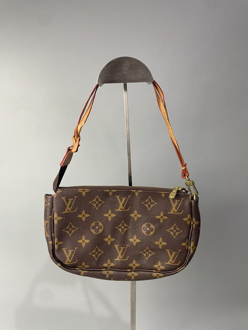 Louis Vuitton Monogram Pochette Accessories Handbag (Category: Luxury Bags & Wallets) located in Veruela. Submitted by blinkban_thrift (Listing ID 1470063466, Image 1). Description: Louis Vuitton Excellent condition No issue Location: Mindanao.