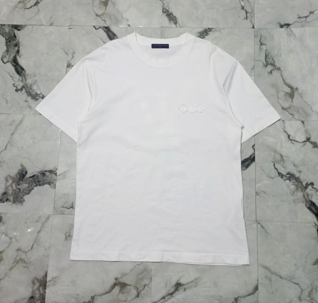 Louis Vuitton Tee (Category: Luxury Apparel) located in Bacolod City. Submitted by luxtrend.ph (Listing ID 1469952438, Image 2). Description: L0UIS VUITT0N SHIRT •Photos may vary due to lighting✨ •For Men •Size: Small - Medium fit •Measurements: 20.5 W / 27.5 L •Condition: Excellent •Issues: None •Actual Color: White🤍 •Color Rate: 9.5/10 •Complete tags •₱rice: 2,280🏷 DM to purchase🛒🛒🛒 Courier: J&T Express MOP: Gcash / Bank Transfer PAYMENT F