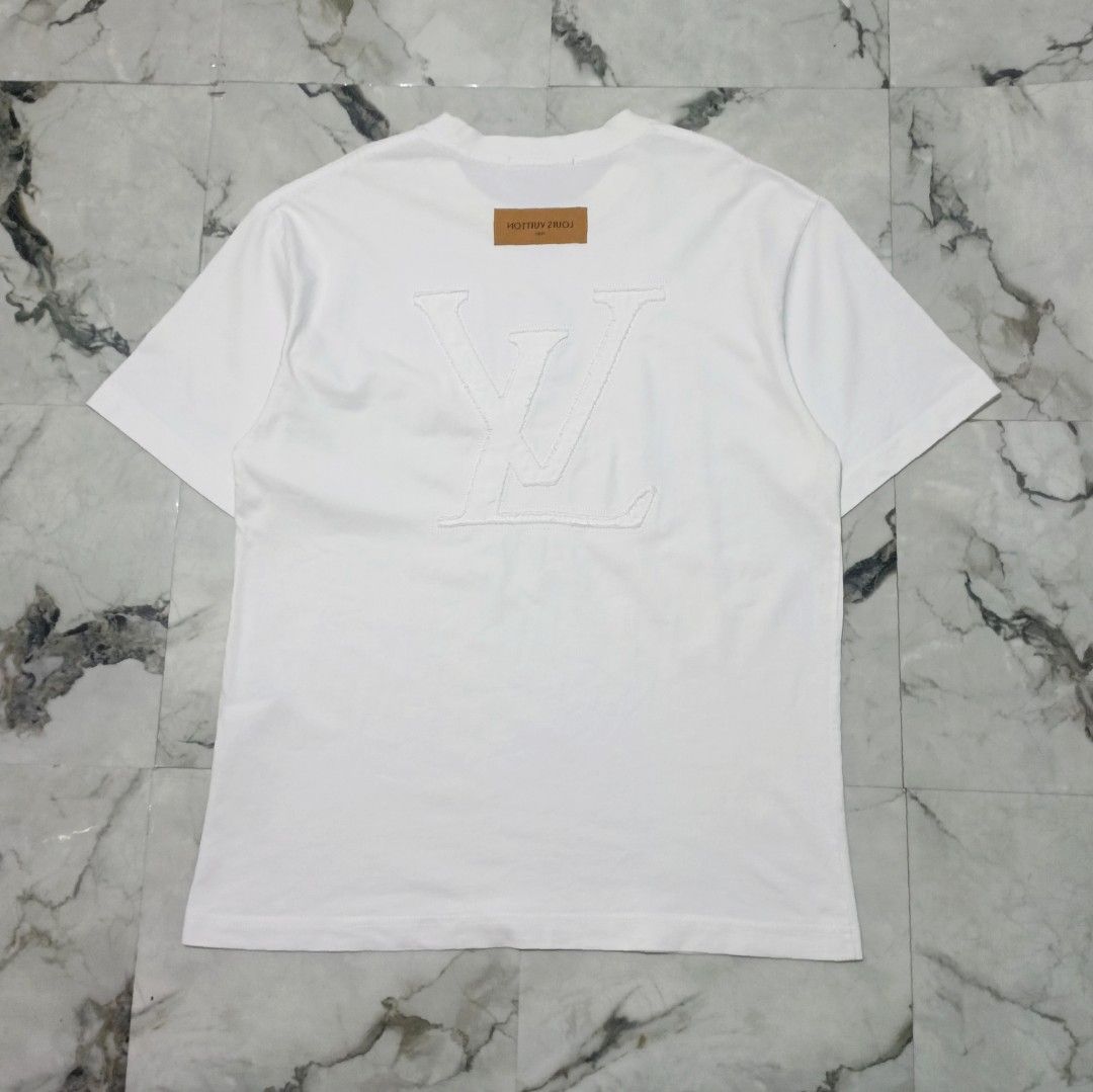 Louis Vuitton Tee (Category: Luxury Apparel) located in Bacolod City. Submitted by luxtrend.ph (Listing ID 1469952438, Image 3). Description: L0UIS VUITT0N SHIRT •Photos may vary due to lighting✨ •For Men •Size: Small - Medium fit •Measurements: 20.5 W / 27.5 L •Condition: Excellent •Issues: None •Actual Color: White🤍 •Color Rate: 9.5/10 •Complete tags •₱rice: 2,280🏷 DM to purchase🛒🛒🛒 Courier: J&T Express MOP: Gcash / Bank Transfer PAYMENT F