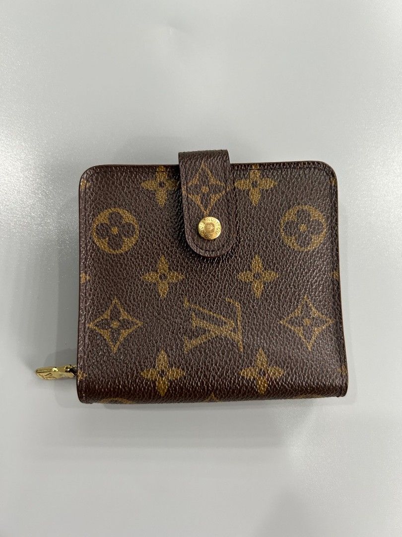 Louis vuitton wallet (Category: Wallets & Card holders) located in Santa Rosa. Submitted by _ba_mo_si_ (Listing ID 1470077905, Image 1). Description: Wallet only Plus sf Dm.
