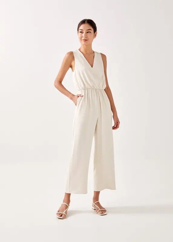 Love bonito Oleya jumpsuit with pockets (Category: Jumpsuits) located in Quezon City. Submitted by iamashopperforclothes (Listing ID 1470111854, Image 1). Description: Small.