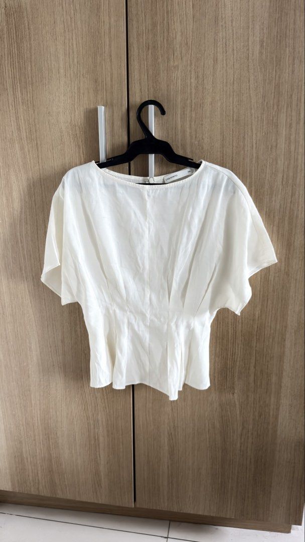 Love Bonito Top (Category: Blouses) located in Quezon City. Submitted by wearitagain_ (Listing ID 1470025046, Image 1). Description: .