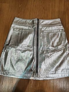 (Category: ) located in . Submitted by wardrobe14 (Listing ID 1469963236, Image 1). Description: .