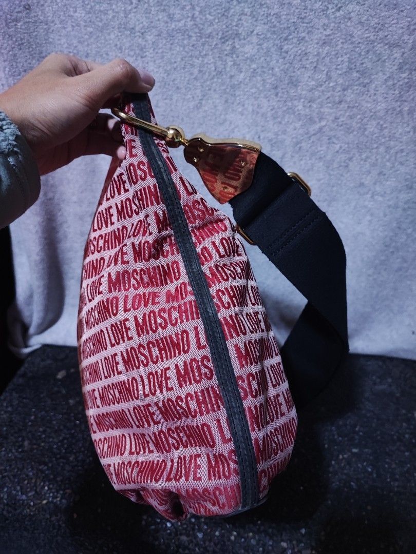 Love Moschino Monogram Fabric Shoulder Bag (Category: Shoulder Bags) located in Baguio. Submitted by jayrgijc52758 (Listing ID 1470090702, Image 3). Description: Moschino Love fabric sling bag Large Mahalers din 11k 2nd hand nya in international market Medyo nagbabakbak na ung leather sa pocket nya sa loob 1200 nlang.
