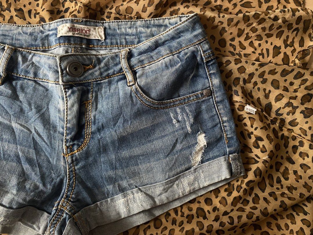 low rise denim blue folded shorts (Category: Shorts) located in Manila. Submitted by lavernsloop (Listing ID 1470073042, Image 2). Description: size 24-25 | low folded shorts | lenght 9.5 DM FOR MORE DEETS.