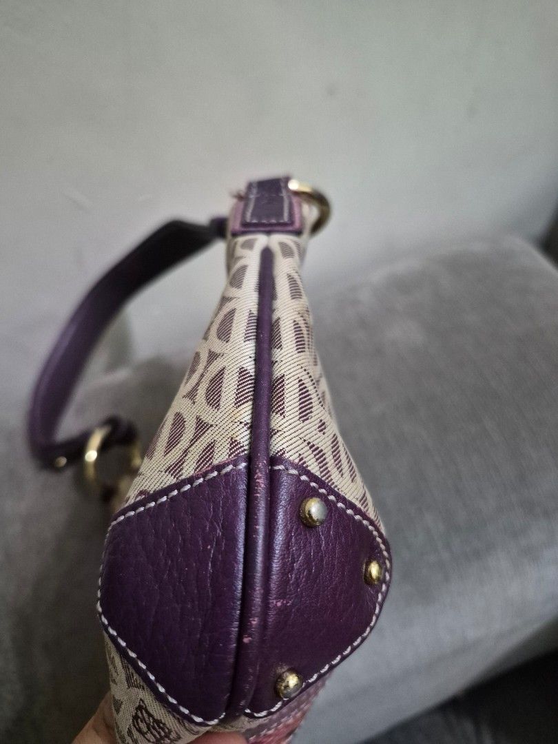 LQ Kili Bag (Category: Shoulder Bags) located in Pilar. Submitted by robaticzx (Listing ID 1470081261, Image 3). Description: with minimal rubs sa edges po loc. Pilar, Capiz.