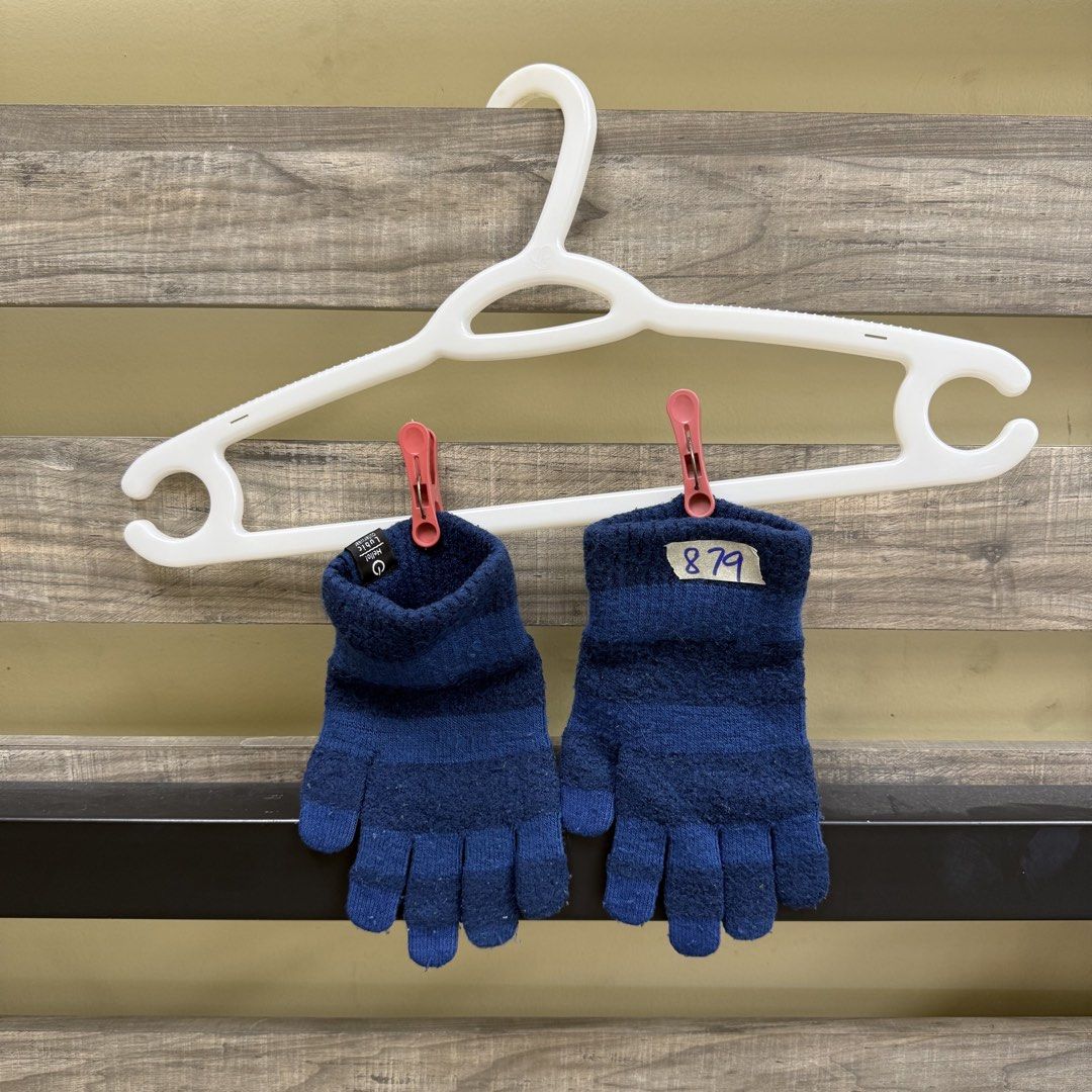 Lubric Winter Gloves - Touchscreen Able (Category: Babies & Kids Fashion) located in Mandaluyong City. Submitted by bestdressedph2025 (Listing ID 1470079086, Image 1). Description: MOP: GCash MOD: Lalamove/J&T LOCATION: Brgy. Addition Hills, Mandaluyong Discount avail for multiple items. .