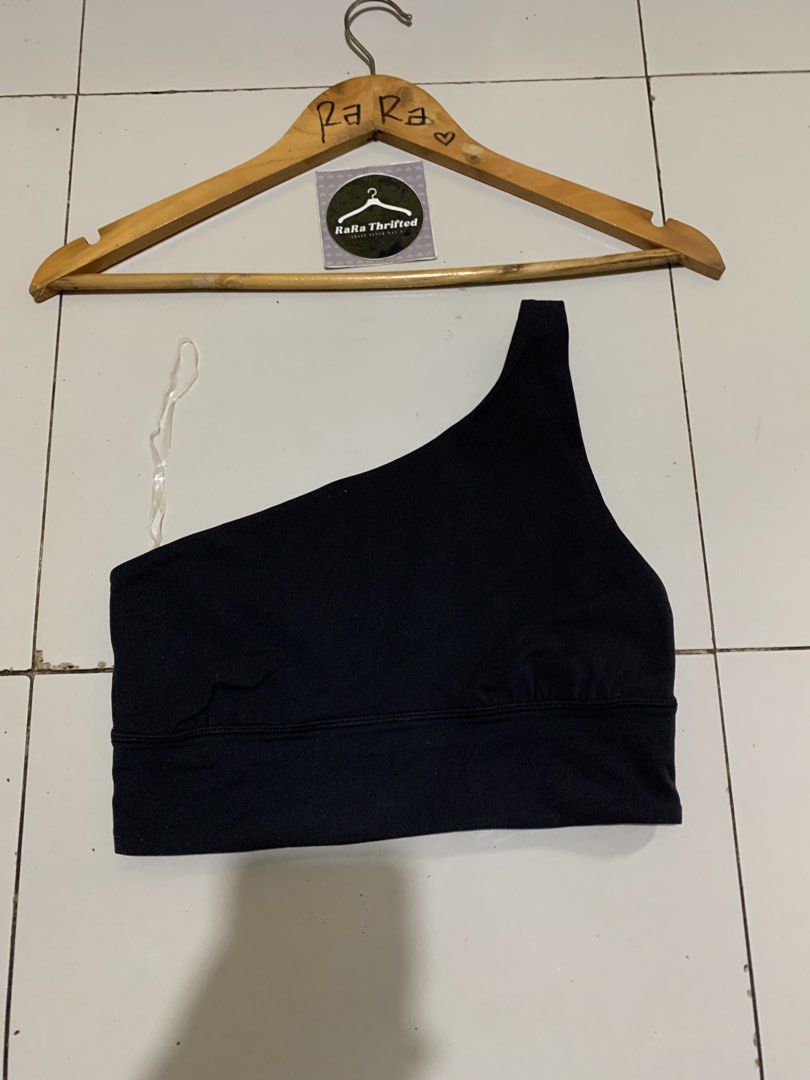 Lululemon | allign assymetric / dot 6 (Category: Activewear) located in Cebu City. Submitted by rarathriftedcb (Listing ID 1470035356, Image 3). Description: Lululemon ✅ Allign Assymetric Bra 🖤 Light support Dot 6 on tag 🏷️ Small to medium 850pesos + sf 95 Reflectorize logo Location : cebu city Page : RaRa thrifted Jnt nationwide Message us 📩.