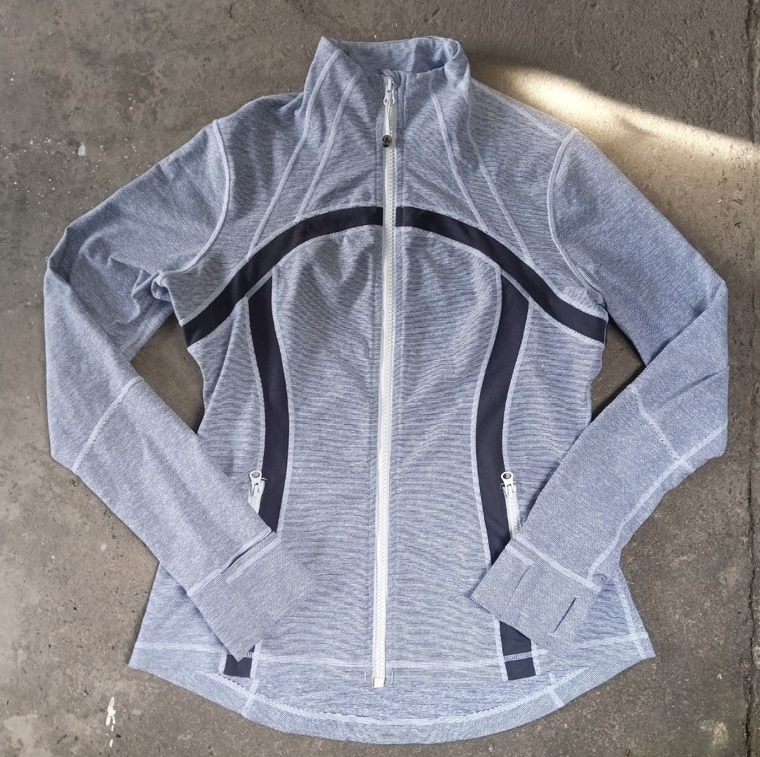 Lululemon Athletica (Category: Activewear) located in Subic. Submitted by gentlecloud-8030a3 (Listing ID 1470021862, Image 3). Description: Lululemon Athletica Define Jacket Heathred caol stripe size M womens fittings excellent as new condition 750+shipping fee.