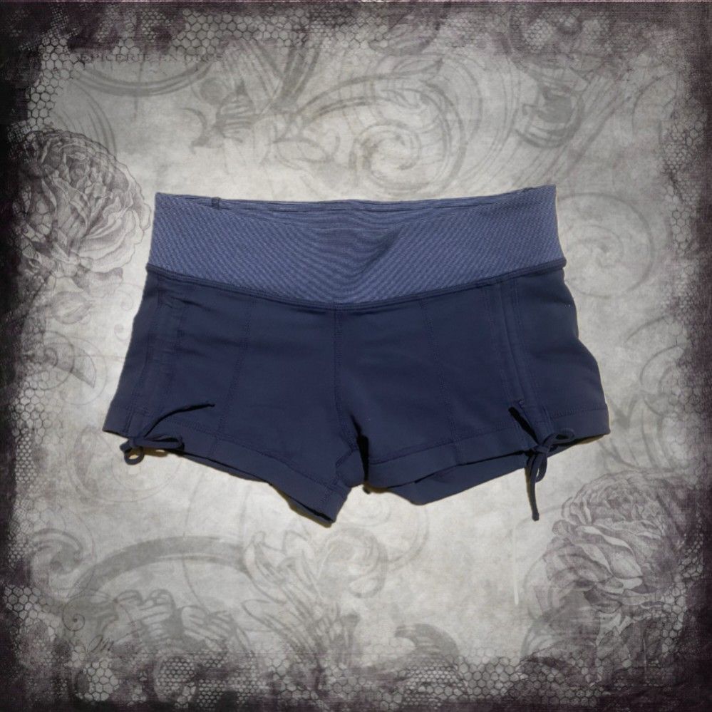 lululemon athletica gym micro shorts (Category: Shorts) located in Marikina City. Submitted by swouju (Listing ID 1469962380, Image 1). Description: item details (・ω・)ノ dimes [ laid flat ] w: 13" — l: 8" — r: 7" 10/10 condition ,, !!—issues: no issues but the inner tag is cut off dm for inquiries , close ups, etc!.