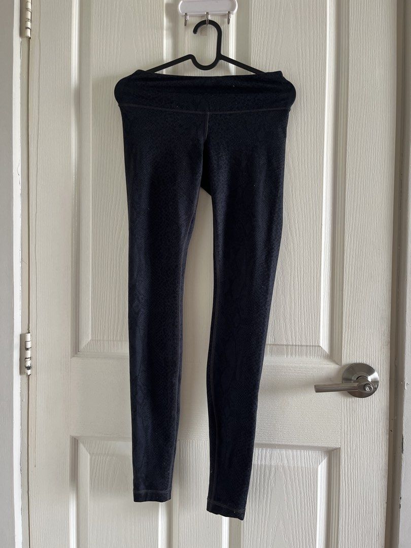 Lululemon Black Subtle Snake Print Leggings (Category: Activewear) located in Muntinlupa City. Submitted by thevintageeditbyashley (Listing ID 1469986022, Image 2). Description: -Authentic -Size is small to semi medium, dot 4 -No flaws .