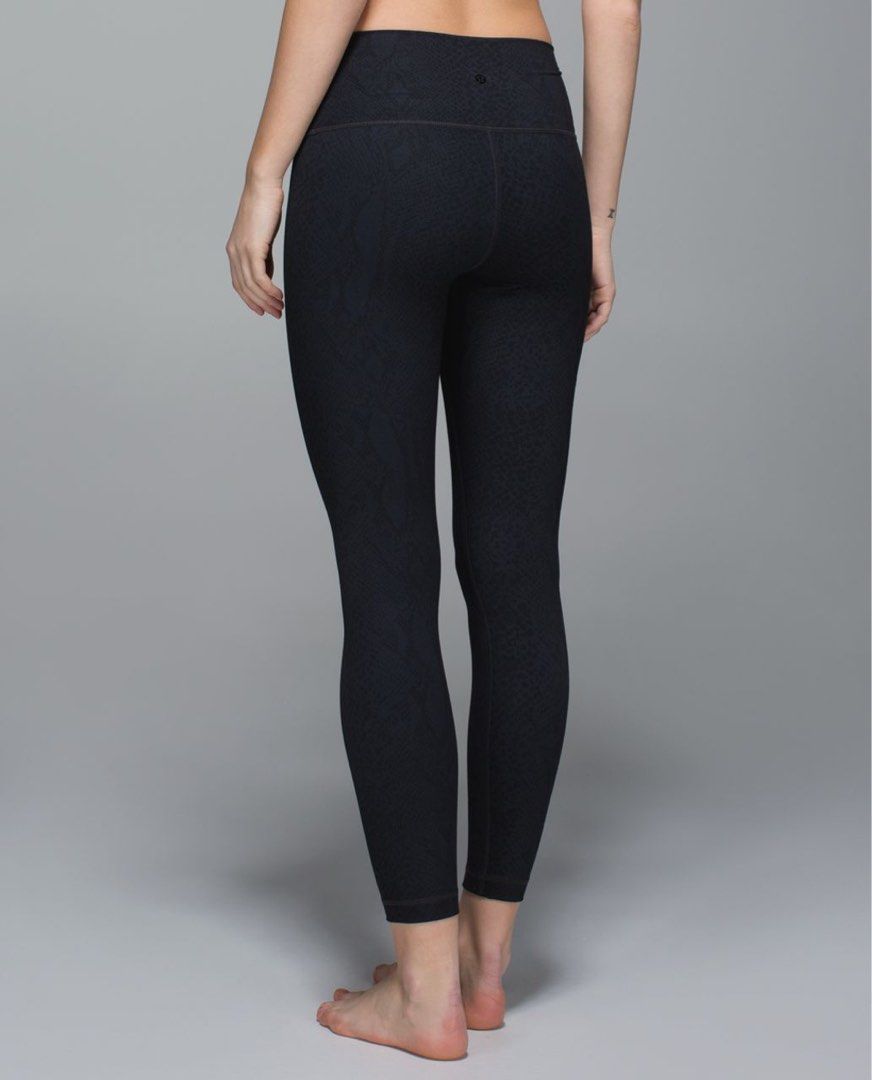 Lululemon Black Subtle Snake Print Leggings (Category: Activewear) located in Muntinlupa City. Submitted by thevintageeditbyashley (Listing ID 1469986022, Image 1). Description: -Authentic -Size is small to semi medium, dot 4 -No flaws .