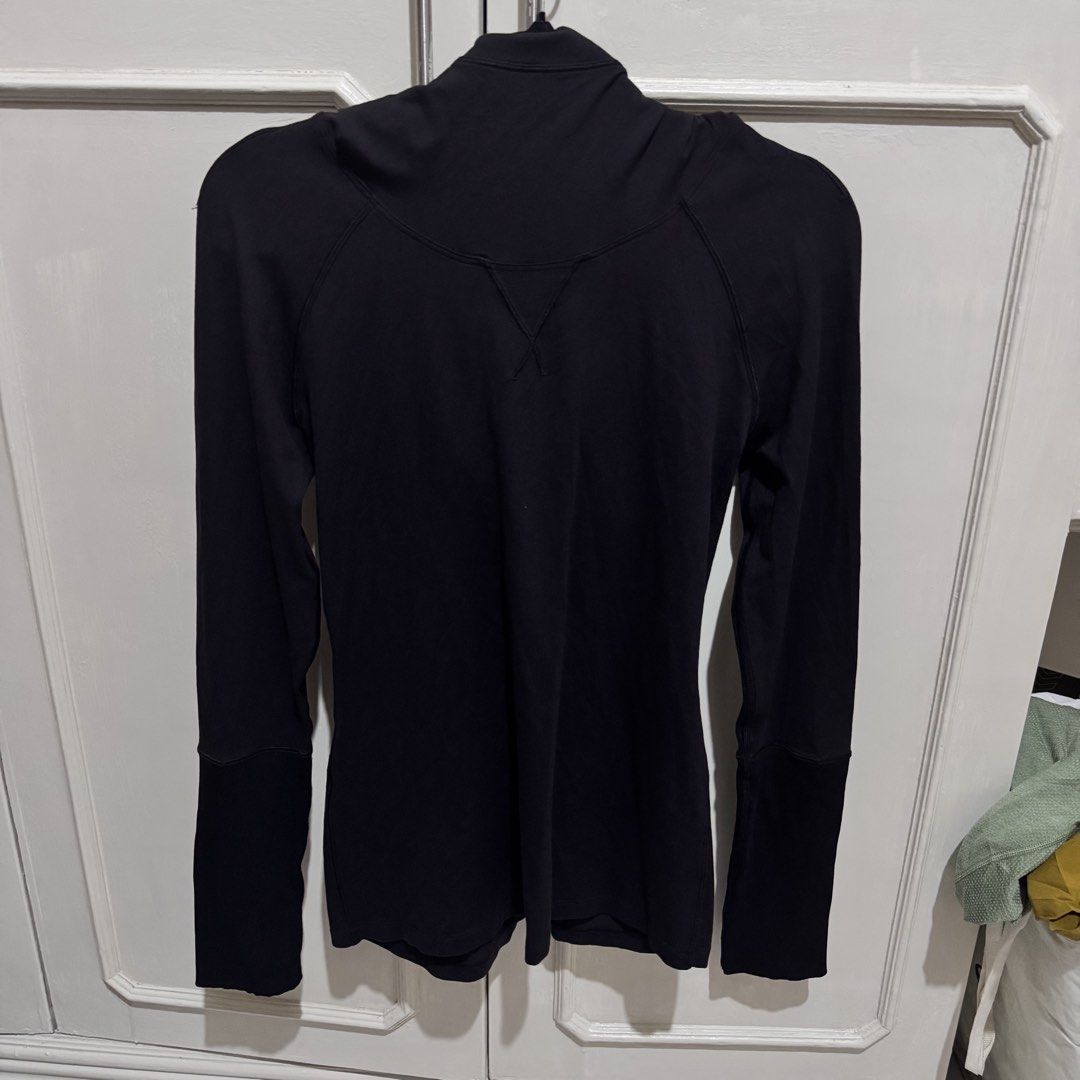 Lululemon Brisk Running Hoodie (Category: Activewear) located in Vigan. Submitted by chiyannav (Listing ID 1470107458, Image 3). Description: fits xs to small body frame.