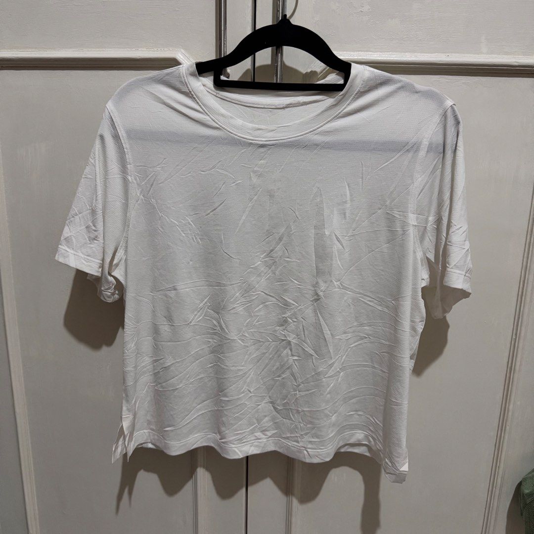 Lululemon Cates T-Shirt / Cates Crop Tee (Category: Activewear) located in Vigan. Submitted by chiyannav (Listing ID 1470106888, Image 1). Description: fits xs to small body frame .