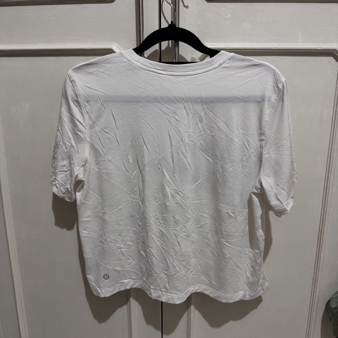 Lululemon Cates T-Shirt / Cates Crop Tee (Category: Activewear) located in Vigan. Submitted by chiyannav (Listing ID 1470106888, Image 3). Description: fits xs to small body frame .