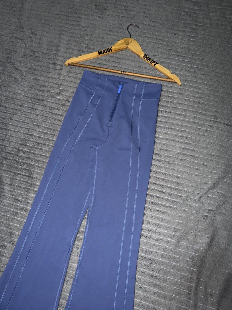 LULULEMON DEFINE HIGH RAISED FLARED LEGGINGS (Category: Activewear) located in Manila. Submitted by triptothrift7 (Listing ID 1470075703, Image 2). Description: message if you are interested! for fast transaction LULULEMON DEFINE HIGH RAISED FLARED LEGGINGS for only 1800 dot size 2 no issue as new need wash only excellent condition color rate 9/10 mode of payment gcash or bank transfer location Biñan laguna.