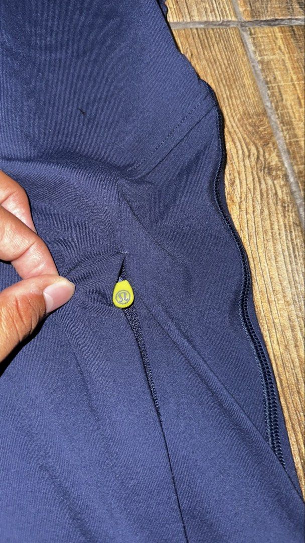 LULULEMON FULL ZIP JACKET (Category: Coats, Jackets and Outerwear) located in Manila. Submitted by urban.vintage (Listing ID 1470063848, Image 3). Description: ISSUE: NONE (NEED WASH) MOP :GCASH (NO COD) SHIP VIA: LALAMOVE & J&T LOCATION: PASIG CITY LENGTH: 29 WIDTH :23.
