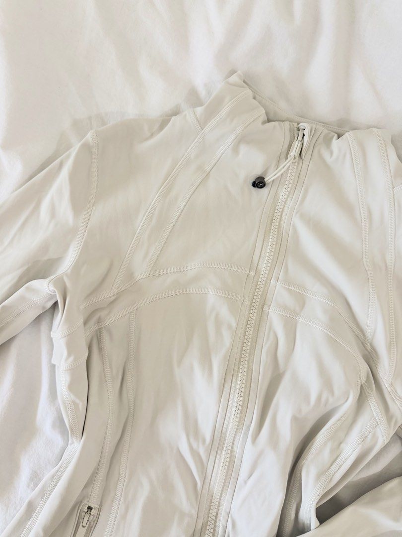 lululemon like jacket (Category: Coats, Jackets and Outerwear) located in Manila. Submitted by nicswhuut (Listing ID 1470119044, Image 2). Description: 📌can do lalamove (manila area only!) 📌j&t for outside manila 📌mop: gcash, maya, or metrobank 📌loc: sampaloc, manila 📌lp are posted UNLESS u r getting 2 or more items then i can give discount 🤗 NO BRANDD BUT SO HQ.