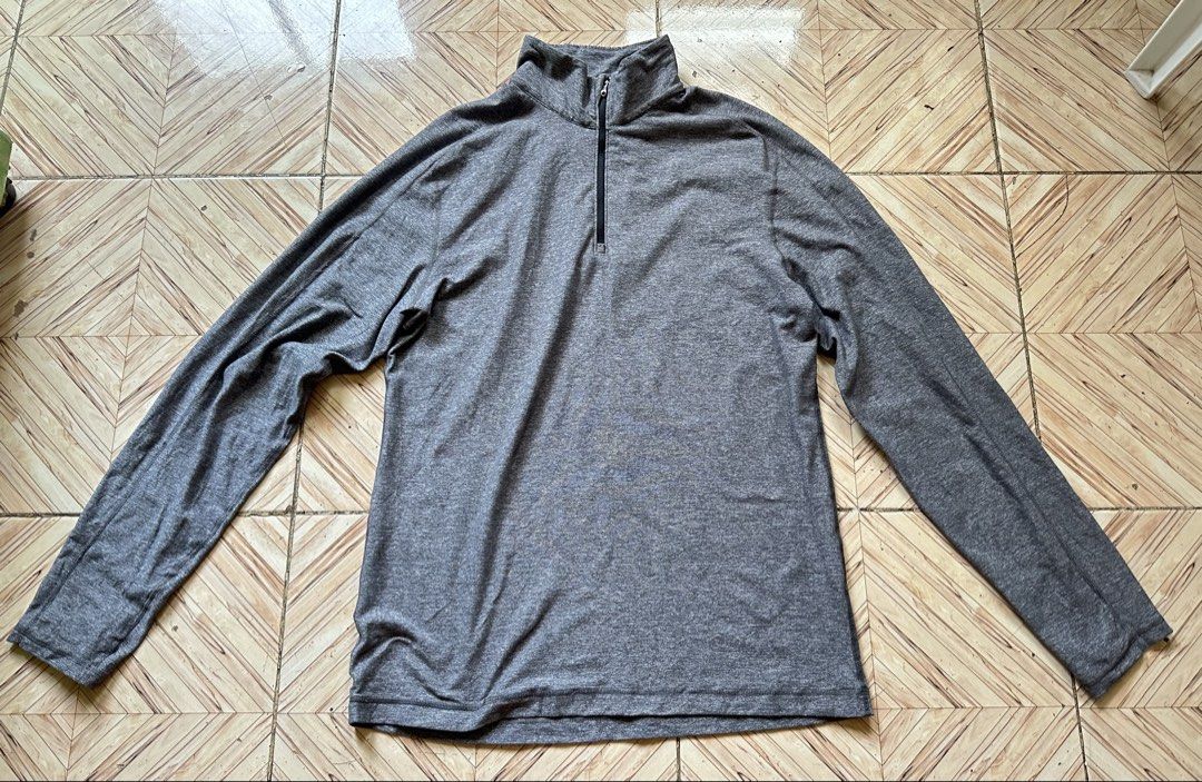 Lululemon Men's Heathered Gray Quarter-Zip Pullover, size 12 (Category: Coats, Jackets and Outerwear) located in Angeles City. Submitted by alejeong27 (Listing ID 1469986162, Image 1). Description: .