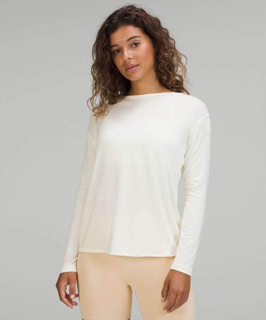 Lululemon modal blen open back 4 (Category: Activewear) located in Subic. Submitted by petitecorner22 (Listing ID 1470088940, Image 2). Description: pretty s-m I think masikip na sa sleeve for large.