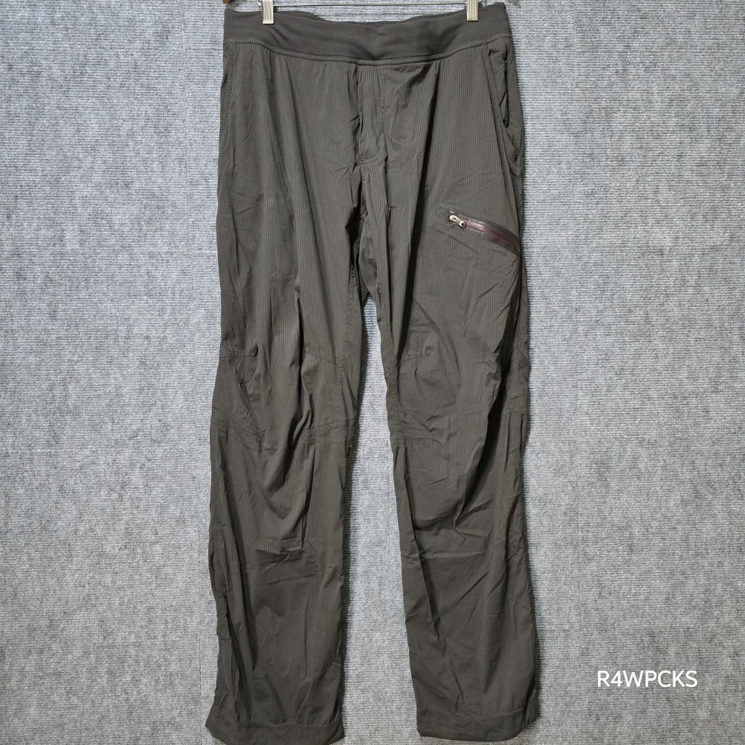 LULULEMON SEAWALL TRACK PANTS (Category: Activewear) located in San Mateo. Submitted by r4wpcks (Listing ID 1470101779, Image 1). Description: Size on Tag: Large Best Fit: 32 - 34 inches Waist: 32 - 34 inches Length: 43 inches Leg Hole / Hem: 9.5 inches Condition: 9/10 Color Rate: 9/10 Issue: Signs of use, stretched waistband COLOR MAY VARY DUE TO LIGHTING Location: San Mateo Rizal, near Marikina J&T/Lalamove courier, shipping fee should be handl