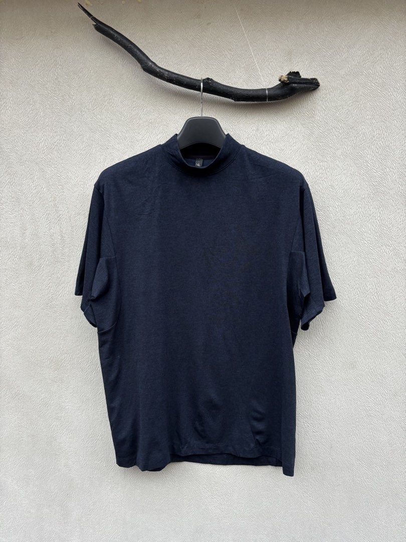 Lululemon Shirt (Category: Tshirts & Polo Shirts ) located in Baybay. Submitted by thrift.ed2023 (Listing ID 1470036810, Image 1). Description: Lululemon Shirt Large 22x29 No Issue Need Wash Good as New .
