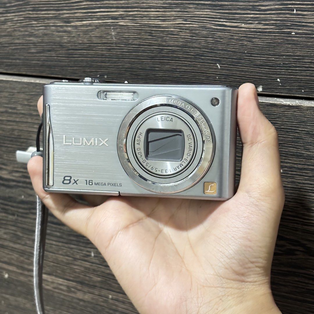 Lumix FS37 (Category: Cameras) located in Quezon City. Submitted by veesvault (Listing ID 1470121677, Image 2). Description: LUMIX FS37 (touchscreen) 🏷️₱4999 NEGOTIABLE 🎉very responsive touchscreen & no vignette! 🎉complete inclusions—gagamitin nalang! 🎉ALL FUNCTIONS WORKING (flash, red flash, zoom, vid, mic, speaker, buttons, dials, etc.) 🎉16 megapixels + 8x optical zoom 🎁Inclusions: —Unit 🎁Freebie: —Battery Pack —4gb Sandisk SD Card —Char