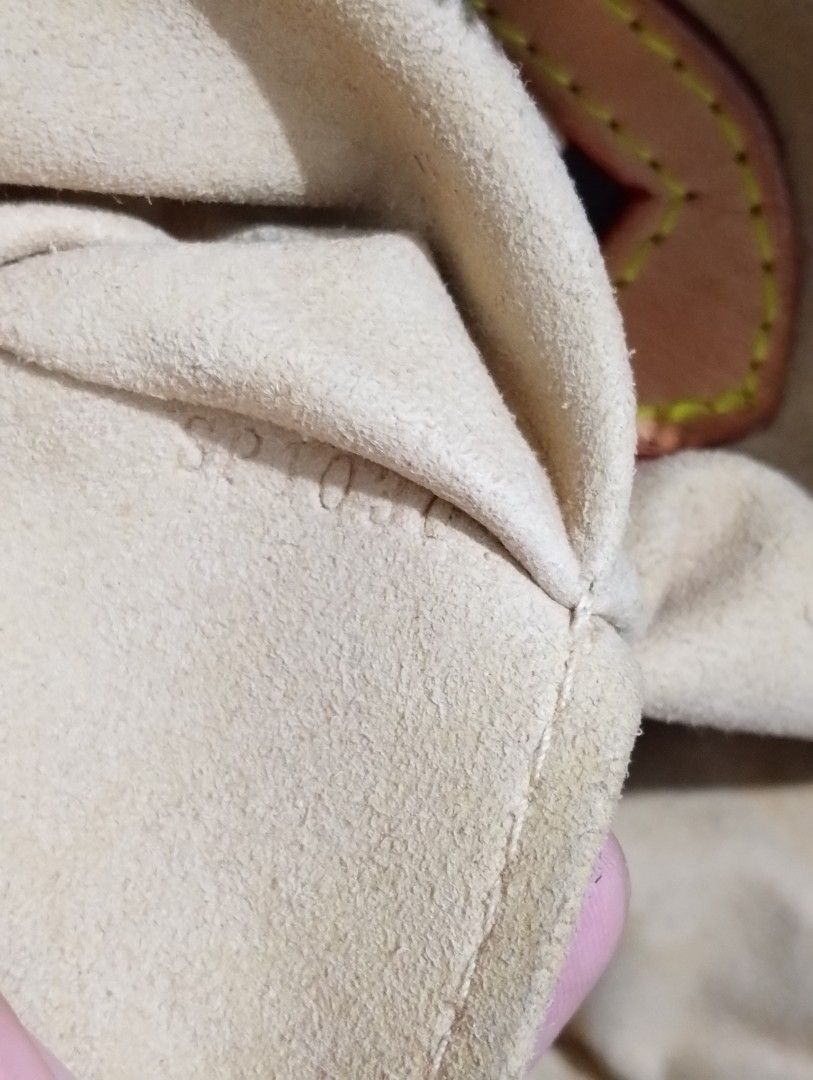 Lv (Category: Cross-body Bags) located in Roxas City. Submitted by leeeryue (Listing ID 1470041734, Image 3). Description: vintage lv no issue A. N. G.