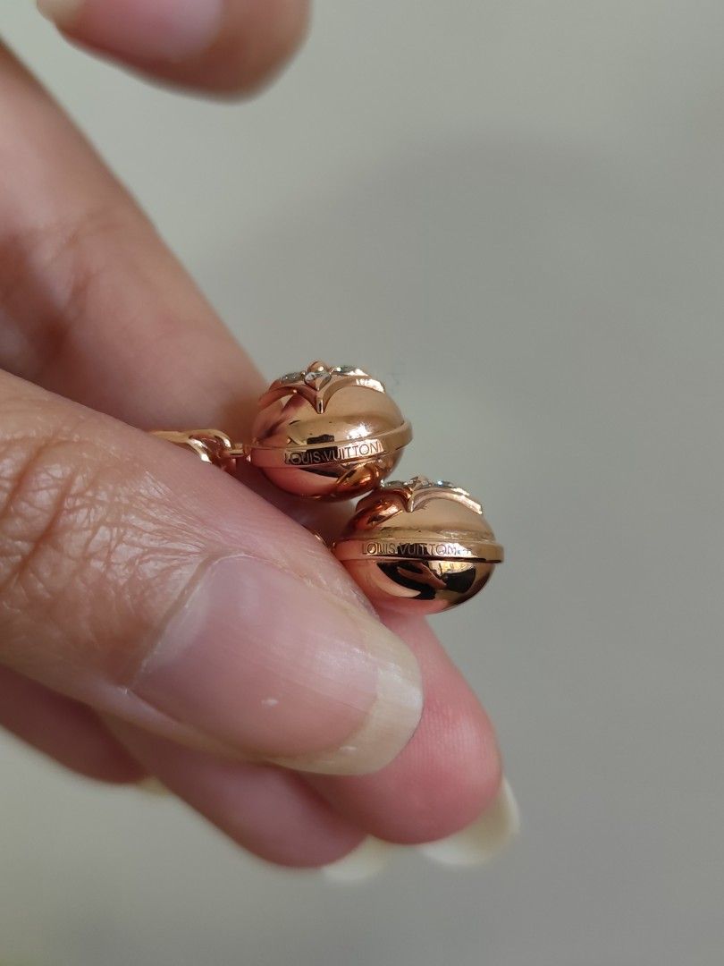 LV B Blossom Dangling Earring (Category: Earrings) located in Valenzuela. Submitted by jewelry_find (Listing ID 1469951263, Image 3). Description: LV B Blossom Dangling Earring 18K Rose Gold 10.9 Grams With 8 Natural Diamonds.