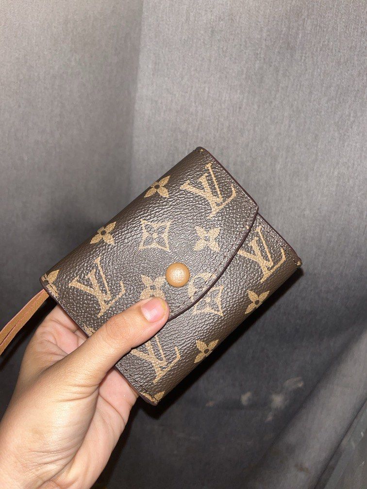 LV coinpurse and Card holder Coded Wallet (Category: Wallets & Card holders) located in San Jacinto. Submitted by kellysthrift_ (Listing ID 1470077518, Image 1). Description: Coded, Lv good as new intact rubber lining!.