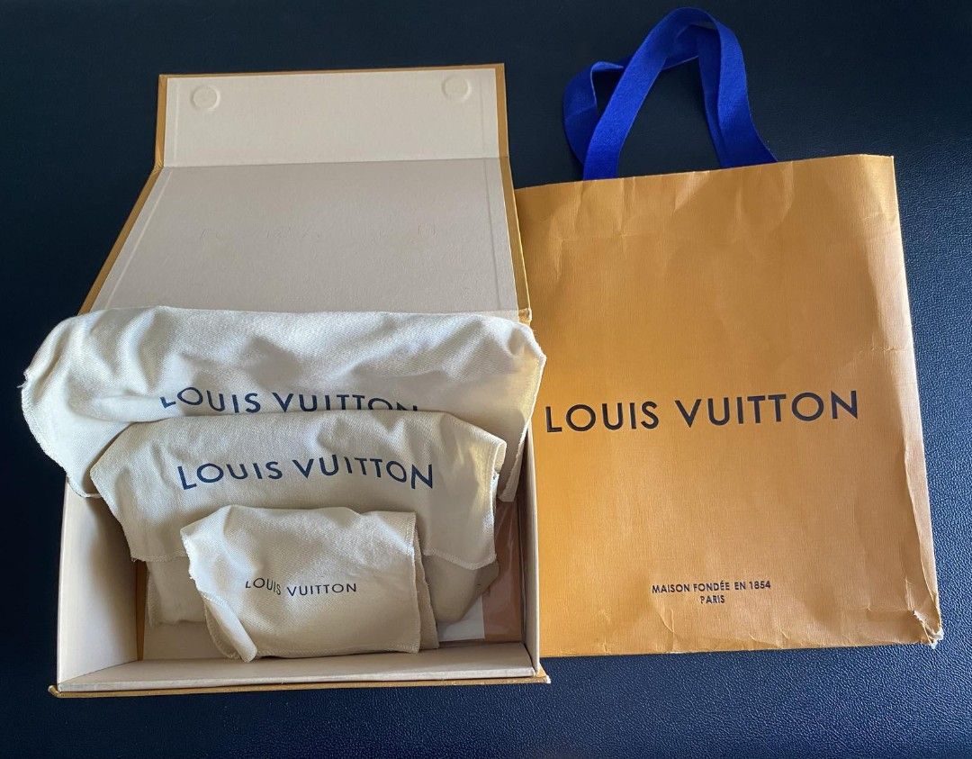 LV Multi Pochette Accessories with green strap (Category: Luxury Bags & Wallets) located in San Fernando. Submitted by mrs.jmoo (Listing ID 1469977751, Image 3). Description: Hi everyone! I’m letting go of this beautiful LV pochette bag that I received as a gift from my brother’s girlfriend based in Vancouver BC.I used it once and thats it,it hasn't been used since, and is in "good as new" condition. It has been kept in its dust bag and It’s a sh