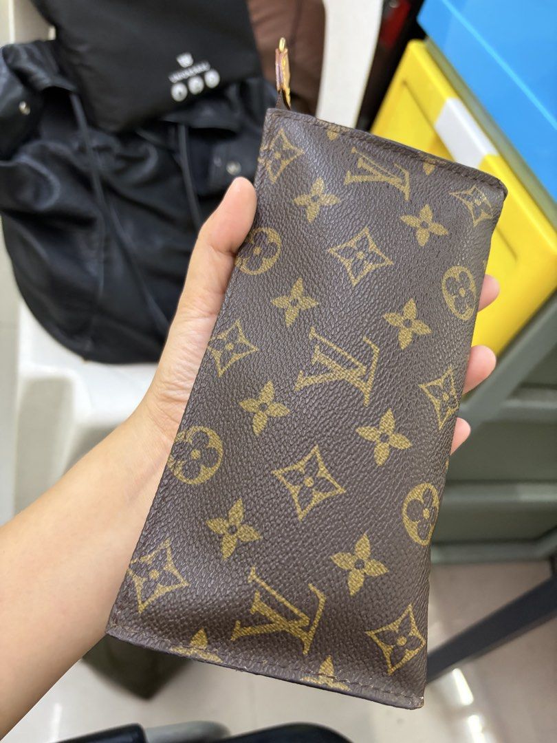 LV Pouch (Category: Purses & Pouches) located in San Jose del Monte. Submitted by nenekagandahan (Listing ID 1469959772, Image 3). Description: .