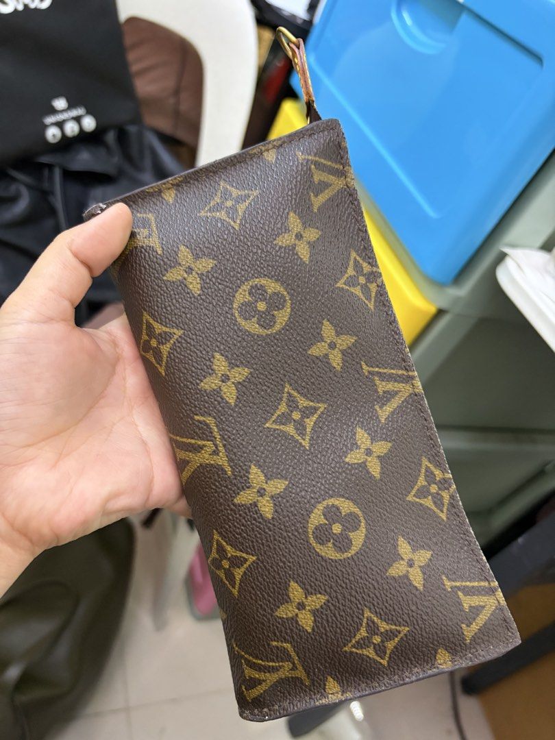 LV Pouch (Category: Purses & Pouches) located in San Jose del Monte. Submitted by nenekagandahan (Listing ID 1469959772, Image 2). Description: .