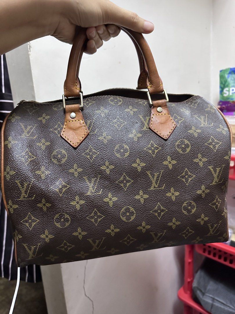 LV Speedy 30 (Category: Luxury Bags & Wallets) located in Caloocan City. Submitted by dearestfinds (Listing ID 1469975990, Image 1). Description: .