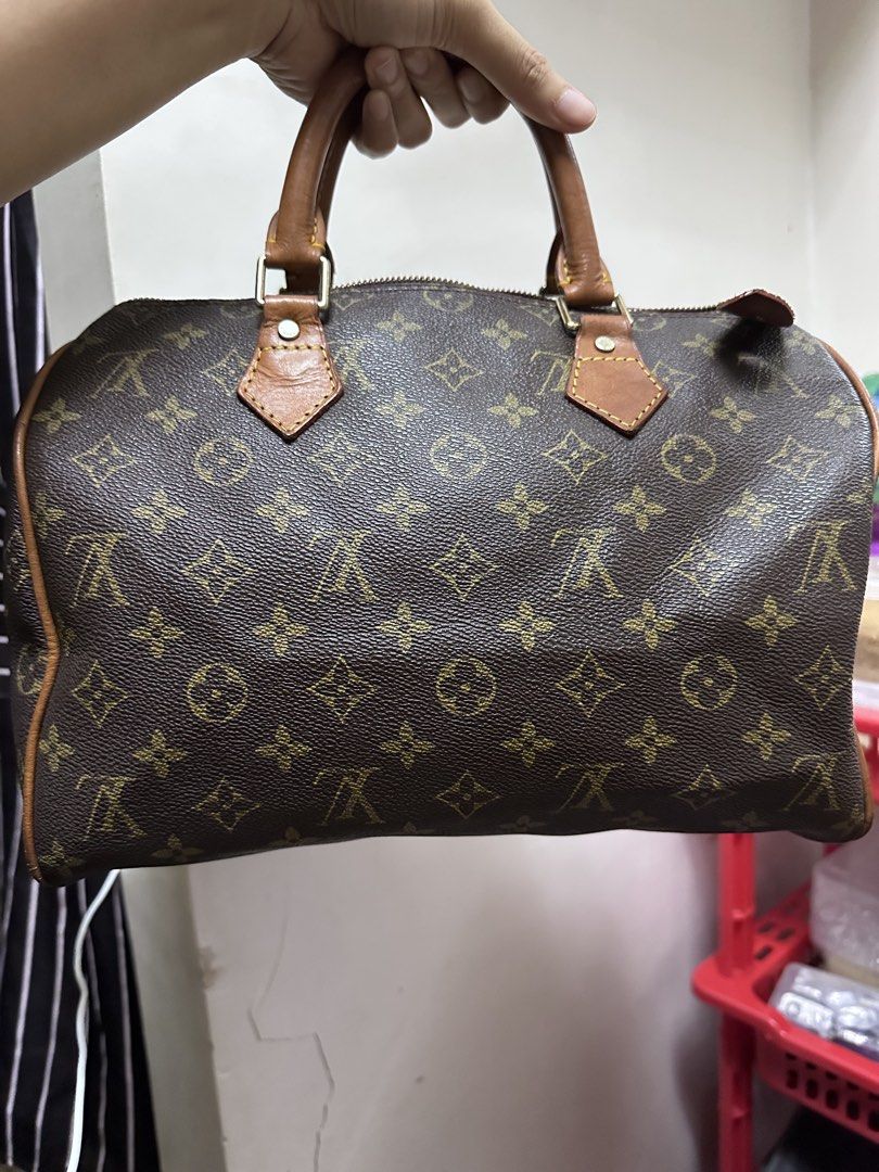 LV Speedy 30 (Category: Luxury Bags & Wallets) located in Caloocan City. Submitted by dearestfinds (Listing ID 1469975990, Image 2). Description: .