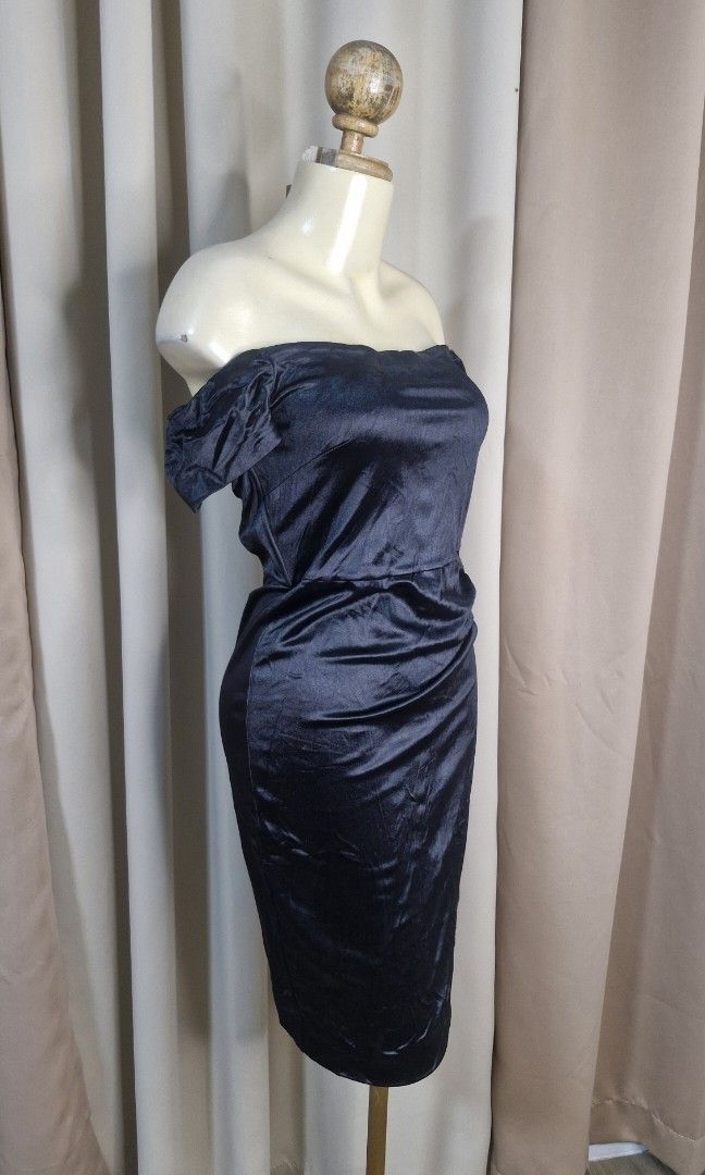 M: Guess Formal Dress (Category: Dresses) located in Calabanga. Submitted by deniseallyson (Listing ID 1470050918, Image 3). Description: .