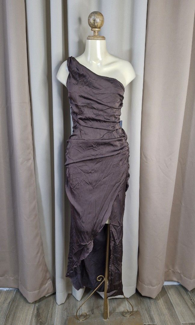 M: Pretty Little Thing Formal Dress (Category: Dresses) located in Calabanga. Submitted by deniseallyson (Listing ID 1470051465, Image 1). Description: .