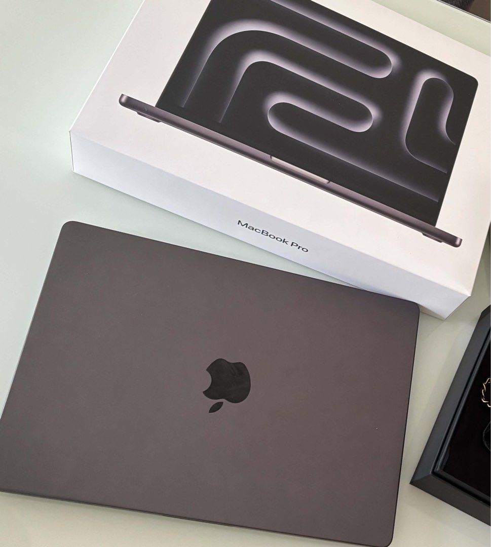 Macbook pro M5 14inch 16GB/1T (Category: Laptops & Notebooks) located in Taguig. Submitted by yooniesm (Listing ID 1470037236, Image 1). Description: Macbook pro M5 14inch 16GB/1T Used only 1 month Bought in SM aura Warranty till Sept 23, 2027 Reason for selling: Need urgent funds.