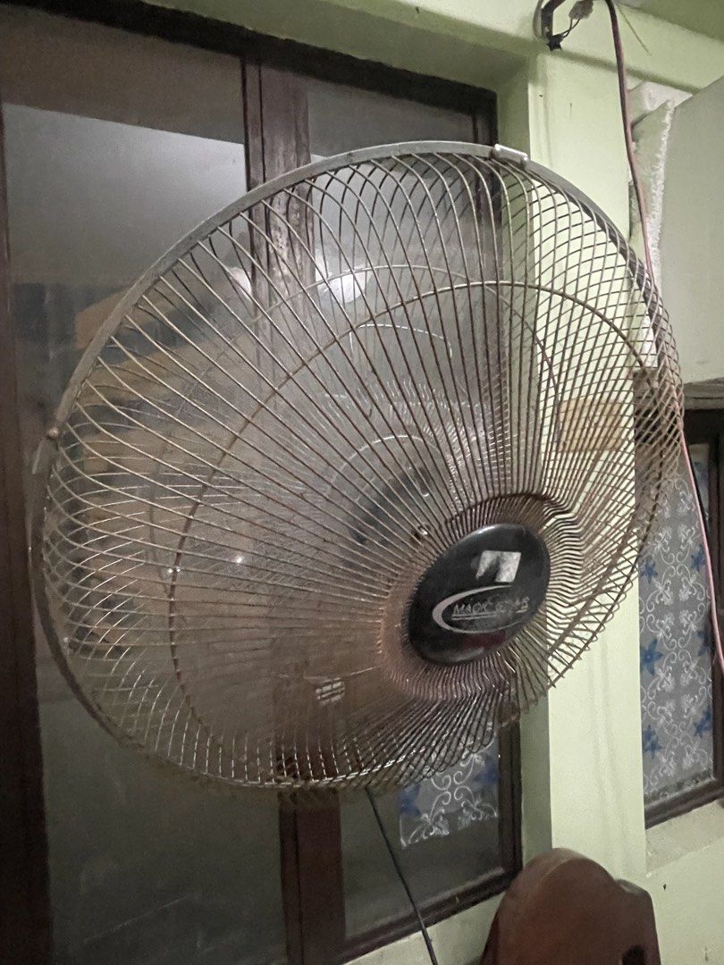 Magic Star Wall Fan (Category: Fans) located in Manila. Submitted by pasaybestfinds (Listing ID 1470054423, Image 3). Description: - Brand/Model: Magic Star Wall Fan - Color: Sleek black grill and center cap - Speed Control: Rotary box with settings 0 to 3 .