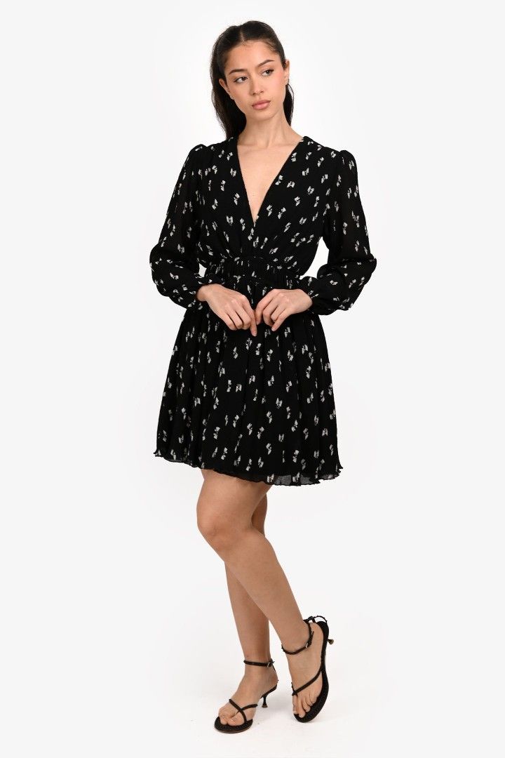 Maje Bow Print Pleated Mini Dress (Category: Dresses) located in Pagudpud. Submitted by altheacee063978 (Listing ID 1470015277, Image 1). Description: Maje Bow Print Pleated Mini Dress 🌸Retails for $475 CAD/ 21k php Size: Large.