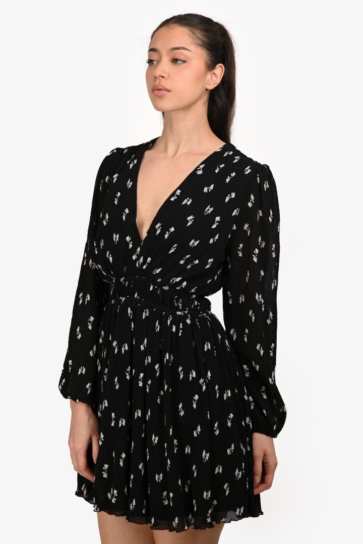 Maje Bow Print Pleated Mini Dress (Category: Dresses) located in Pagudpud. Submitted by altheacee063978 (Listing ID 1470015277, Image 2). Description: Maje Bow Print Pleated Mini Dress 🌸Retails for $475 CAD/ 21k php Size: Large.