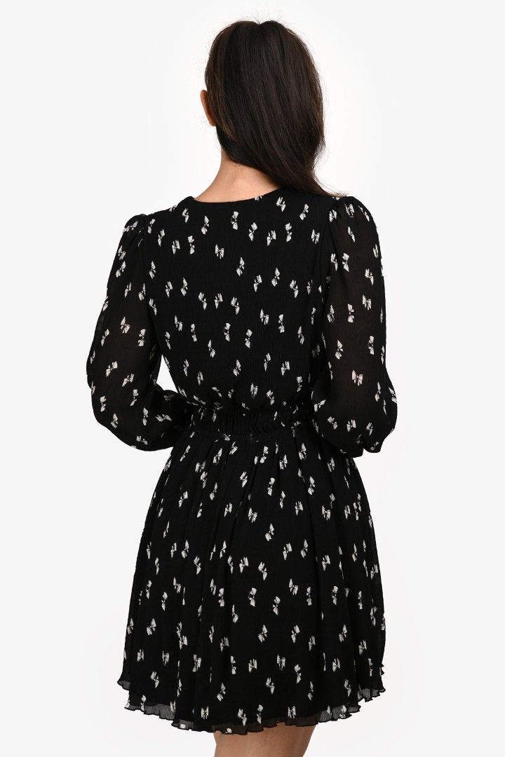 Maje Bow Print Pleated Mini Dress (Category: Dresses) located in Pagudpud. Submitted by altheacee063978 (Listing ID 1470015277, Image 3). Description: Maje Bow Print Pleated Mini Dress 🌸Retails for $475 CAD/ 21k php Size: Large.