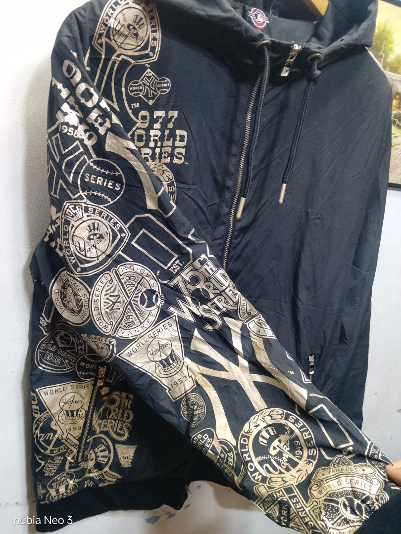 majestic mlb NY windbreaker (Category: Coats, Jackets and Outerwear) located in Valenzuela. Submitted by joshwrldselection (Listing ID 1470107645, Image 3). Description: medium - large excellent condition need wash only thrift..