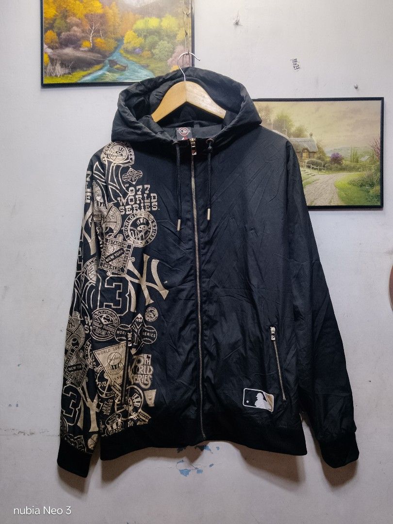 majestic mlb NY windbreaker (Category: Coats, Jackets and Outerwear) located in Valenzuela. Submitted by joshwrldselection (Listing ID 1470107645, Image 1). Description: medium - large excellent condition need wash only thrift..