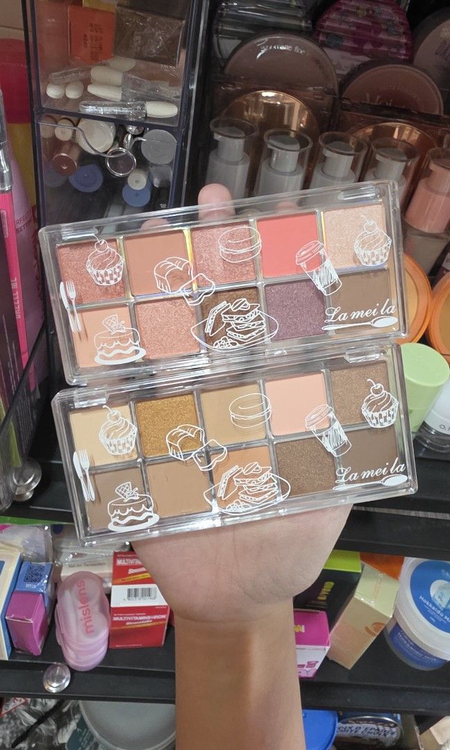 Makeup palette 10 shades (Category: Makeup) located in Bacoor. Submitted by sofiiiqq (Listing ID 1470117270, Image 1). Description: only for 30 pesos!! MOP: GCash.