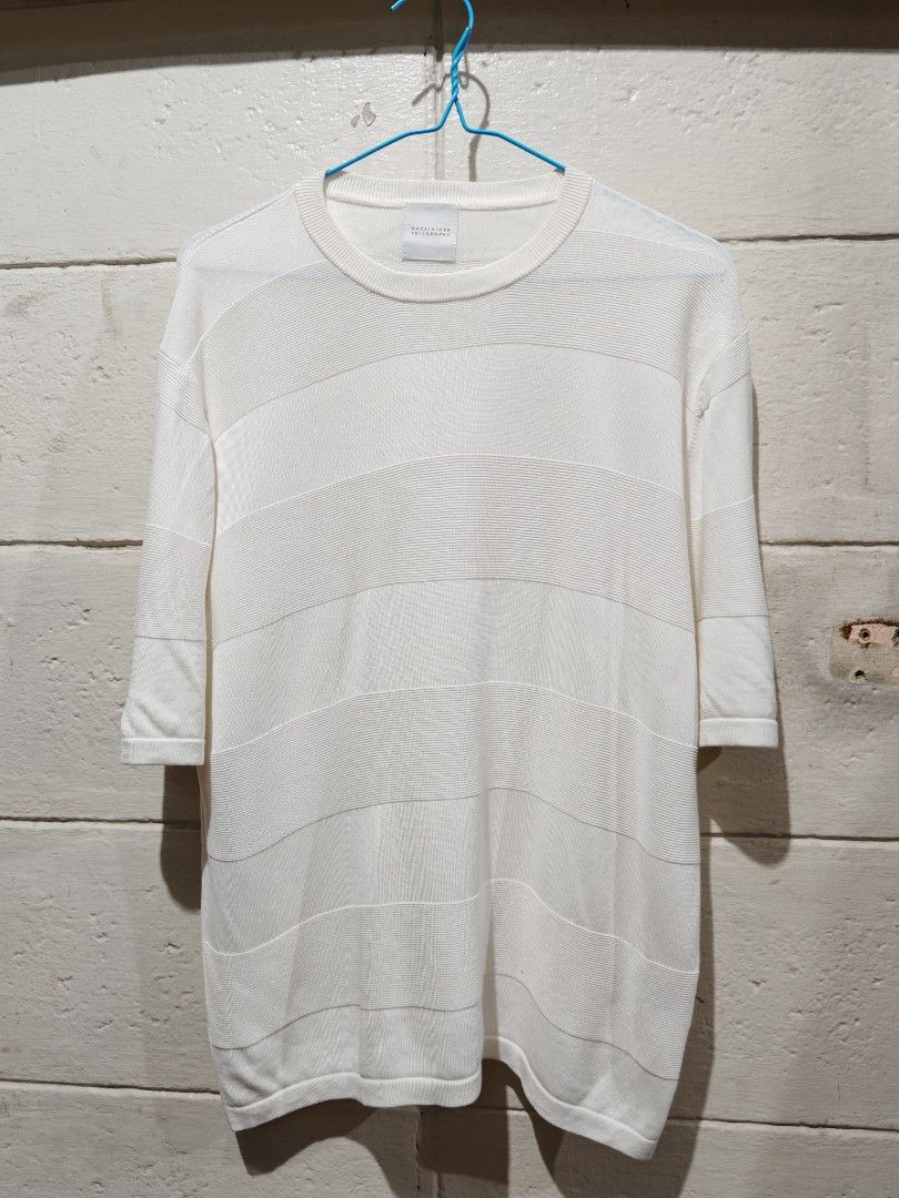 MAKINTOSH CREW-NECK T-SHIRT (Category: Formal Shirts) located in Makati City. Submitted by kuya_uwi_kana (Listing ID 1470058448, Image 1). Description: MAKINTOSH PHILOSOPHY PIT TO PIT - 21 LENGTH - 24 SHOULDER - 17.5 SLEEVES - 11.5.