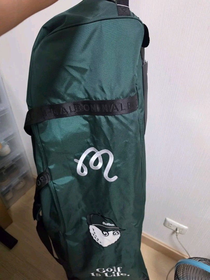 Malbon Golf Travel Bag (Category: Golf) located in Manila. Submitted by clevercrystal_254bfe (Listing ID 1470126547, Image 3). Description: Malbon Golf Traveling bag.