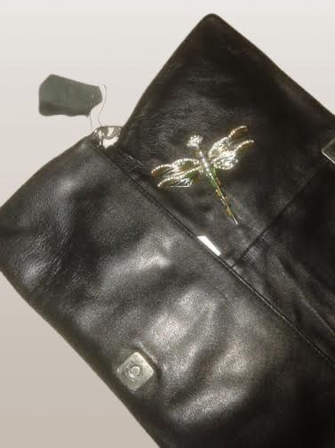 MANGO BLACK CLUTCH BAG (Category: Clutches) located in Marikina City. Submitted by minimalistmanila (Listing ID 1470112319, Image 3). Description: Mango black clutch leather bag with dragonfly metal accent. Bought in Mango Singapore. Size is semi-medium. Ideal for night outs. Order now! .