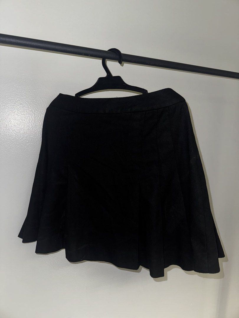 Mango Black Skirt (Category: Skirts) located in Quezon City. Submitted by coolmomma (Listing ID 1470045115, Image 2). Description: Good condition waist 14 in. (28) length 15 in. .