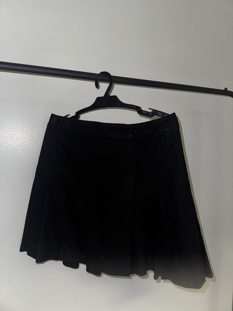 Mango Black Skirt (Category: Skirts) located in Quezon City. Submitted by coolmomma (Listing ID 1470045115, Image 1). Description: Good condition waist 14 in. (28) length 15 in. .